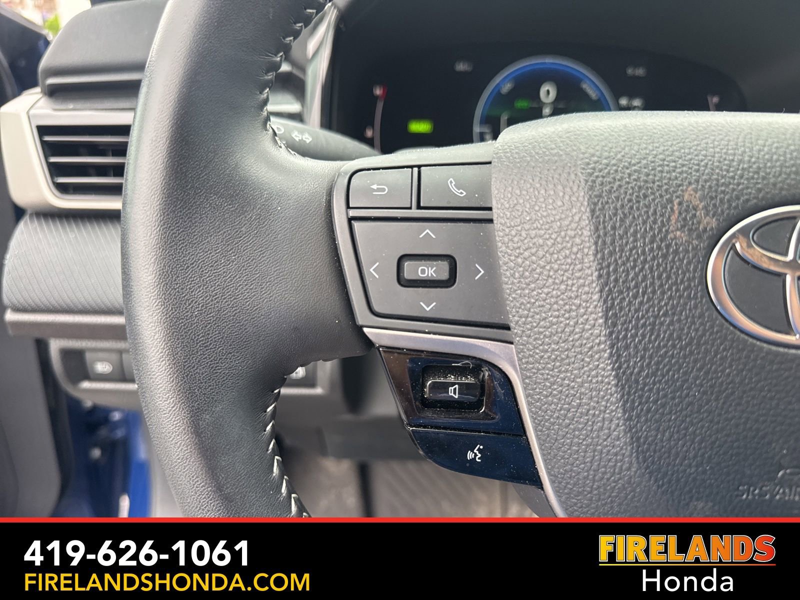 Used 2025 Toyota Camry SE FWD image 19