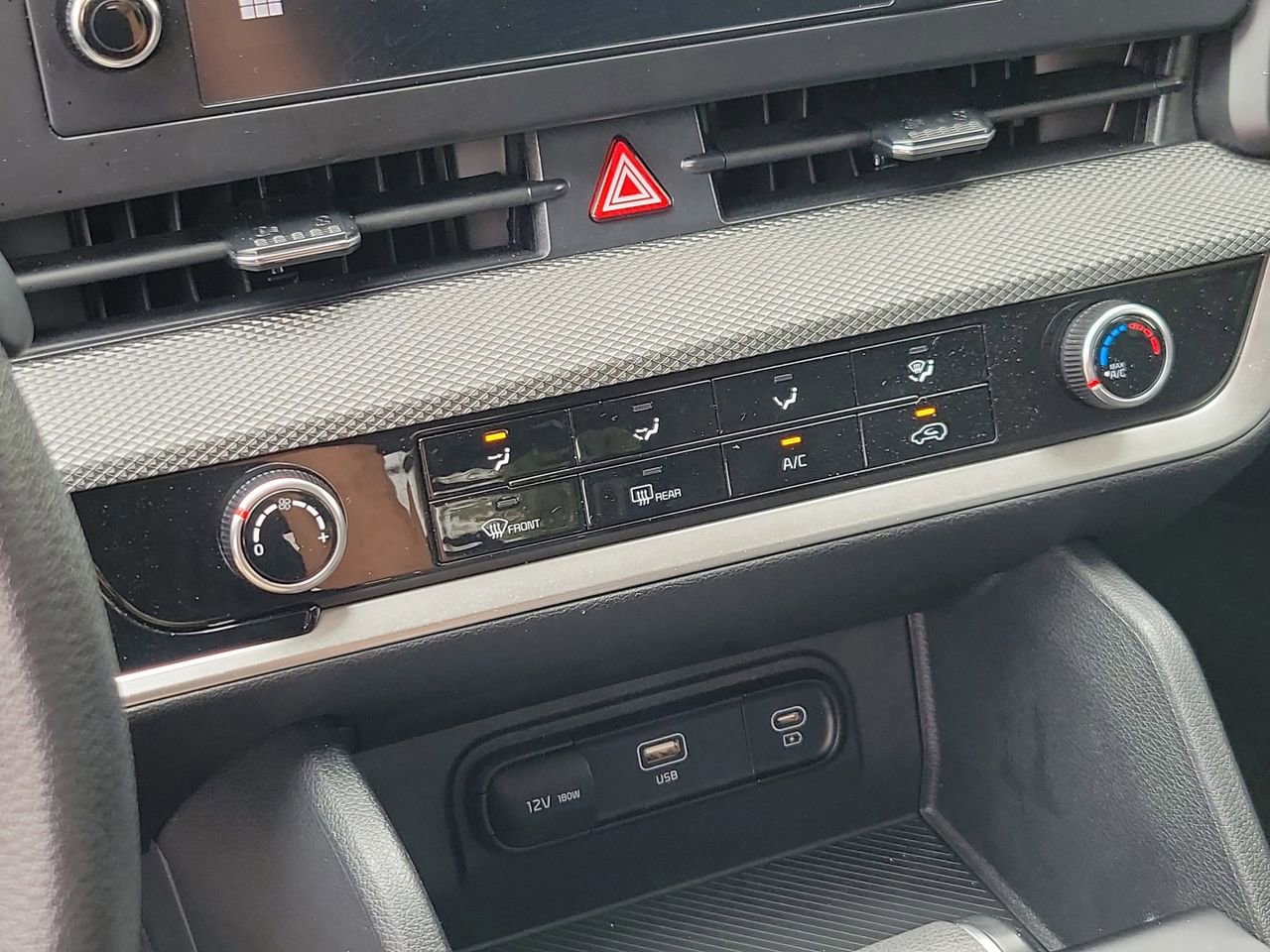 Used 2025 Kia Sportage LX image 25