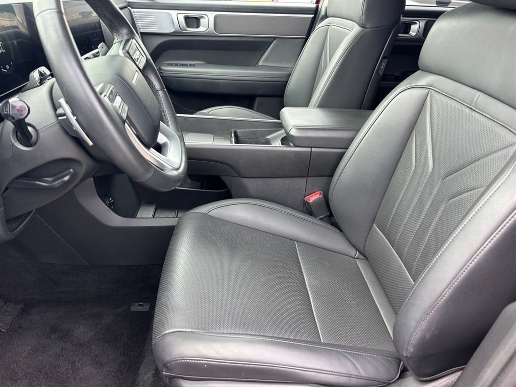 Used 2025 Hyundai Santa Fe SEL FWD image 14