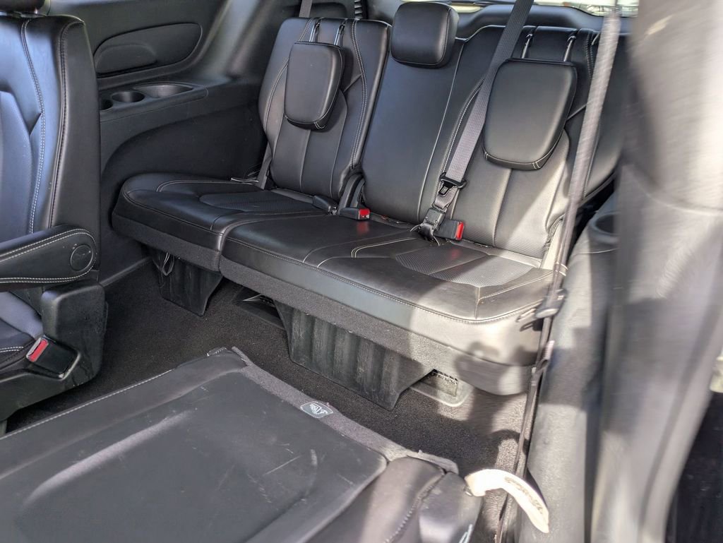 Used 2025 Chrysler Pacifica Select image 29
