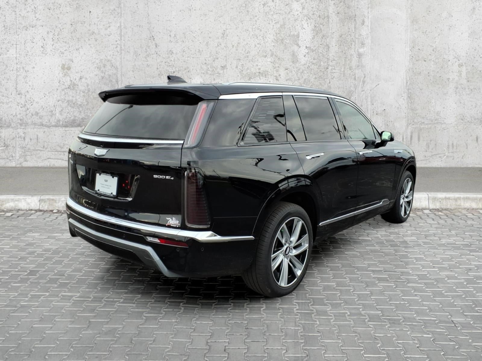 New 2026 Cadillac Vistiq Luxury w/ LPO, Floor Liner Package AWD/4WD image 11