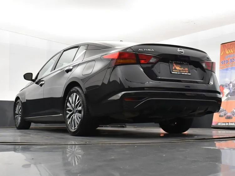 Used 2024 Nissan Altima 2.5 SV image 12