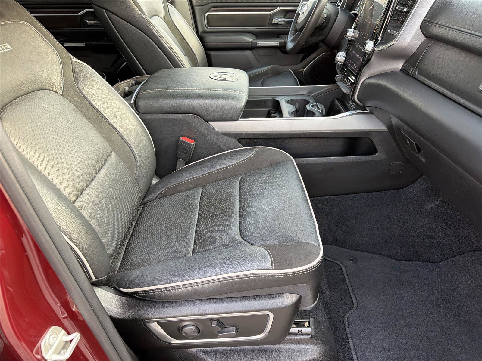 Used 2025 RAM 1500 Laramie w/ Sport Appearance Package AWD/4WD image 12