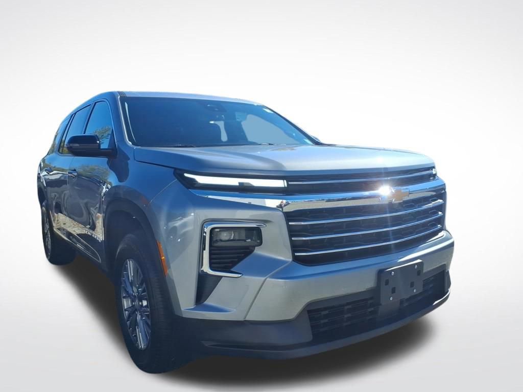 Used 2025 Chevrolet Traverse LT AWD/4WD image 3