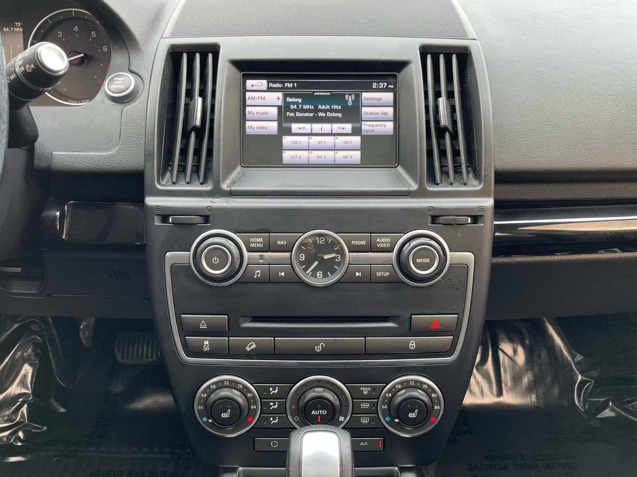 Used 2015 Land Rover LR2 HSE image 22