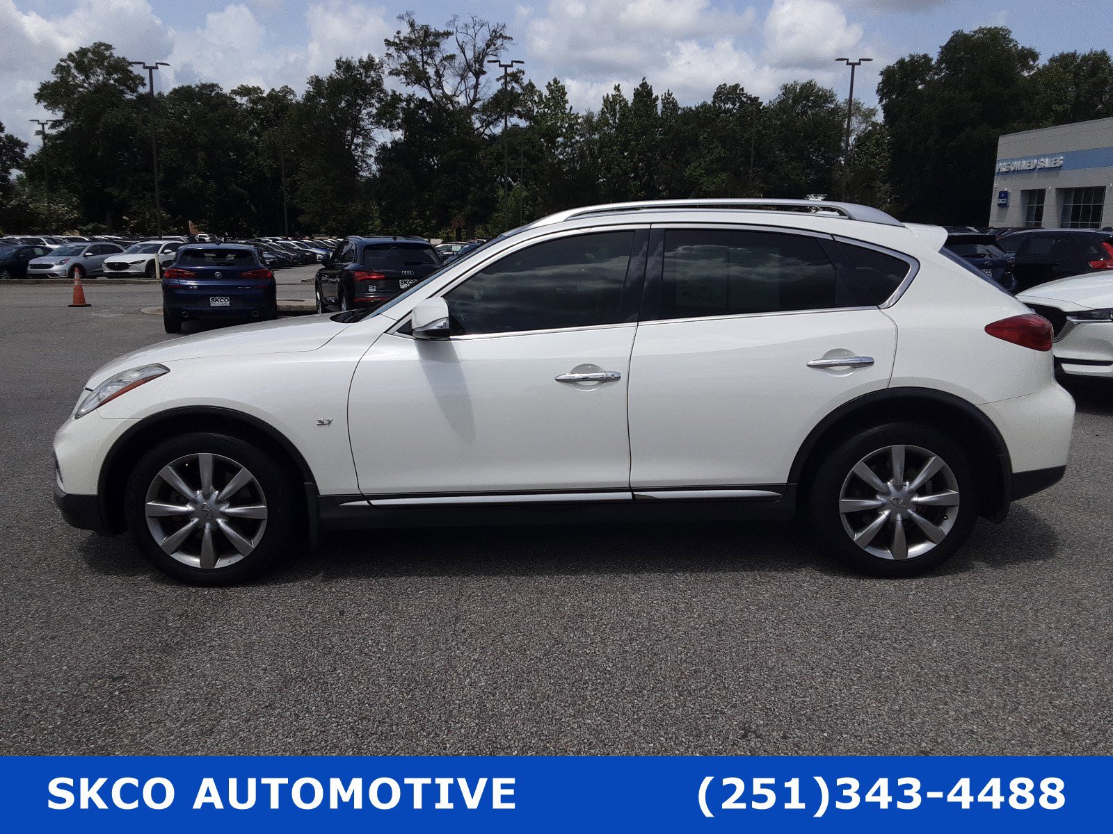 Used 2016 INFINITI QX50 2WD w/ Premium Plus Package image 2