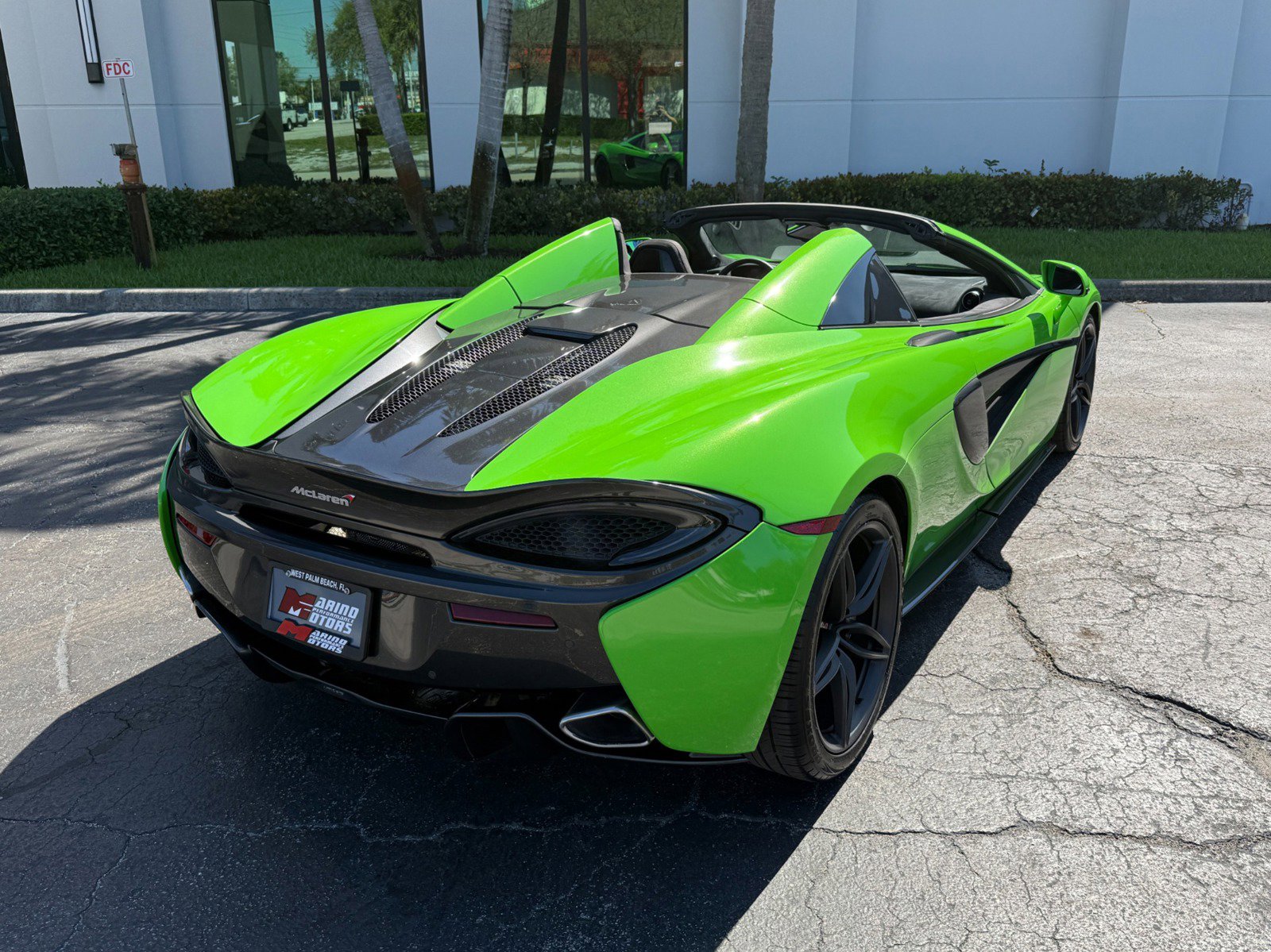 Used 2018 McLaren 570S Spider image 16