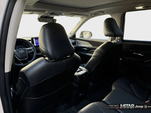 Used 2024 Toyota Grand Highlander FWD image 27