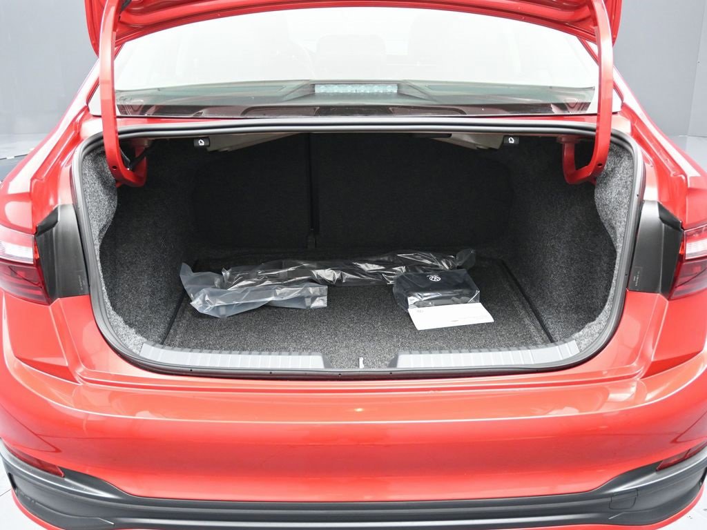 Used 2025 Volkswagen Jetta SE w/ Black Wheel Package image 13