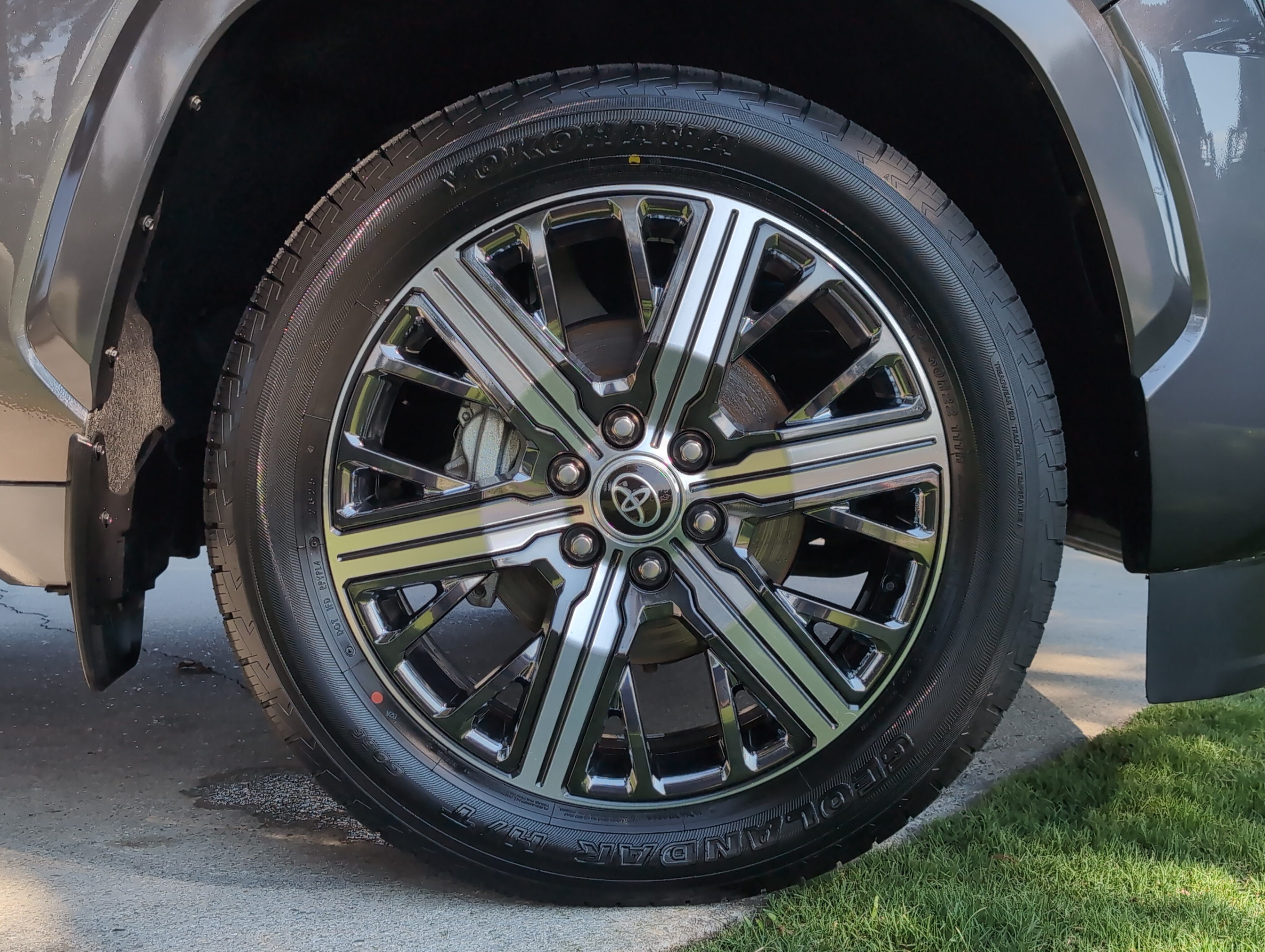 Used 2023 Toyota Sequoia Capstone AWD/4WD image 13