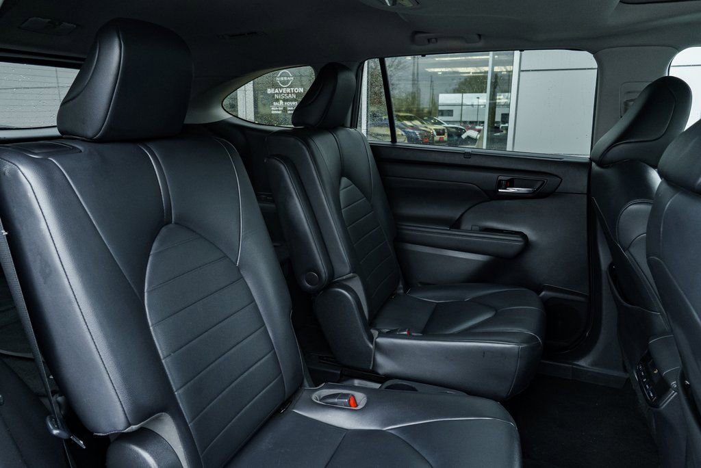 Used 2020 Toyota Highlander XLE image 24