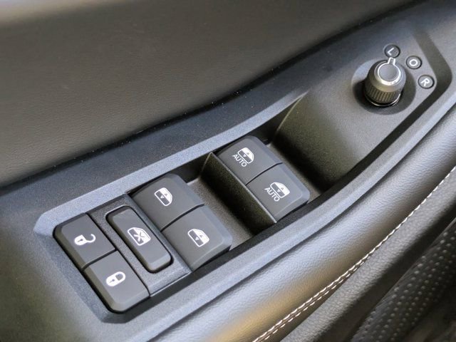 New 2025 Jeep Grand Cherokee Altitude image 21