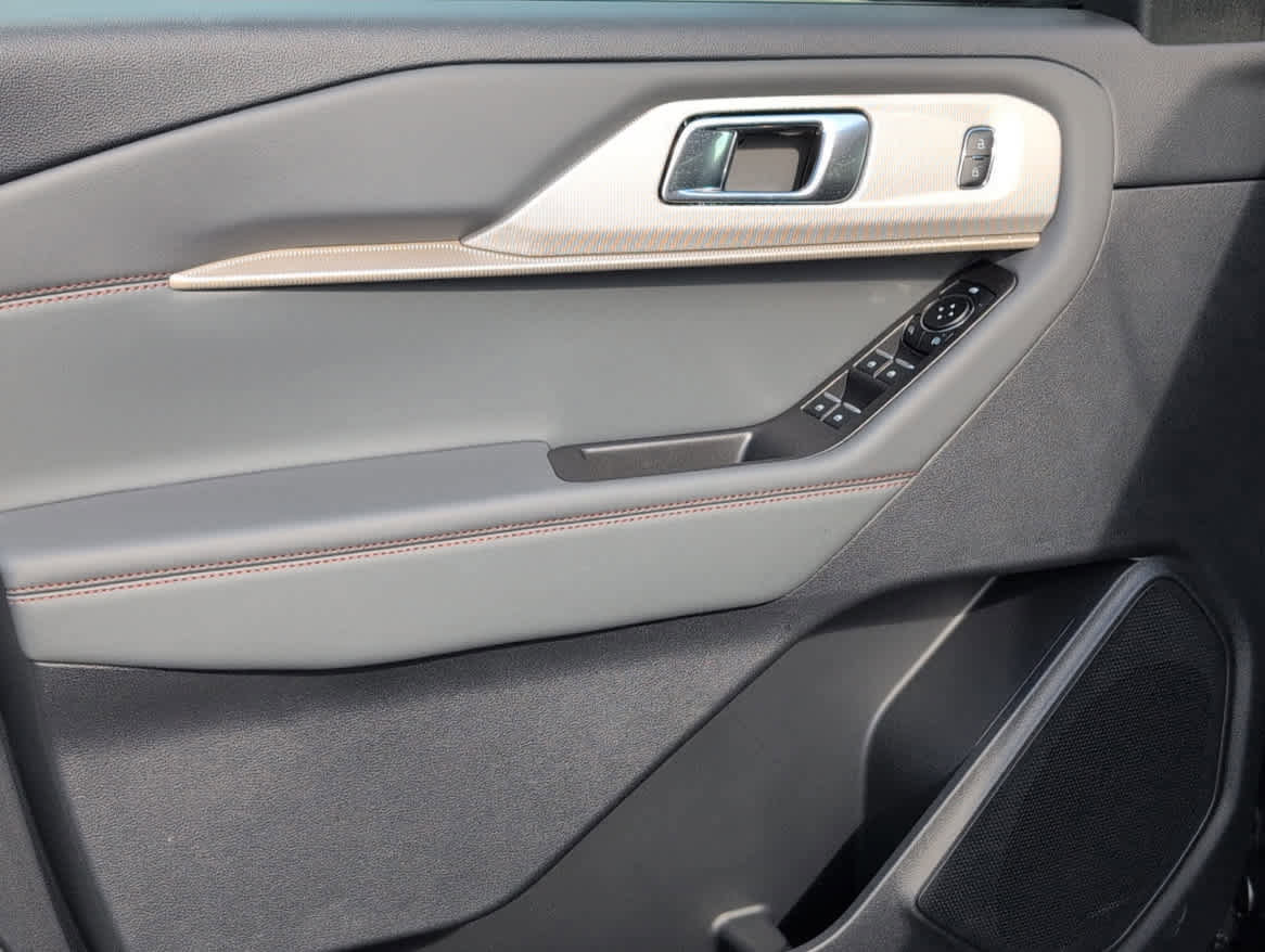 New 2025 Ford Explorer Active w/ Active Comfort Package image 6