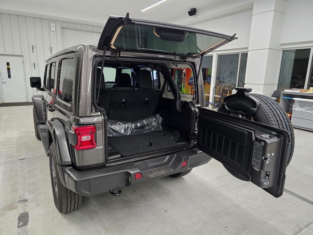 New 2025 Jeep Wrangler Unlimited Sahara AWD/4WD image 34