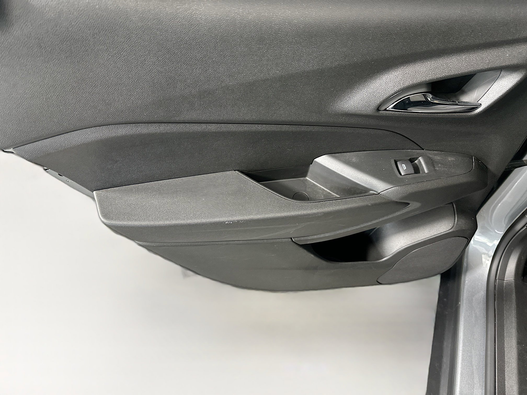 Used 2024 Chevrolet Trax LS FWD image 24