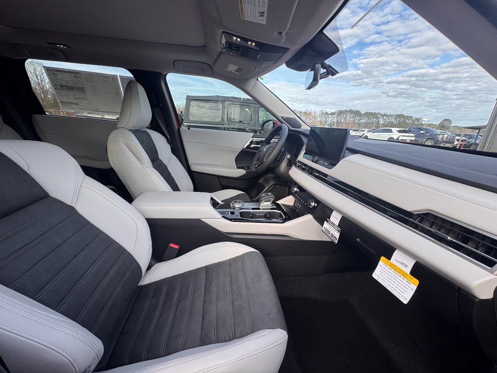 New 2026 Mitsubishi Outlander LE image 8