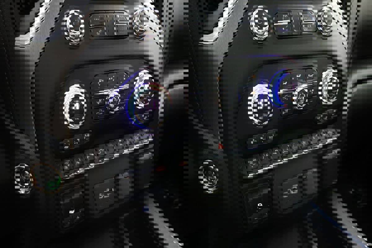 Used 2022 GMC Sierra 2500 Denali w/ Denali Ultimate Package AWD/4WD image 31