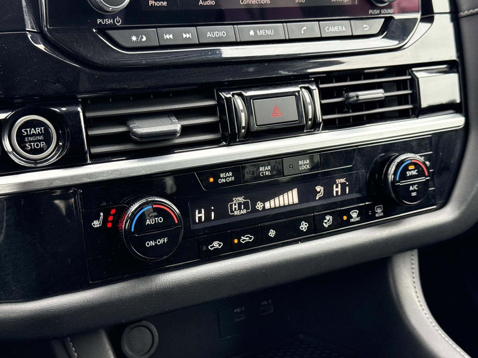 Used 2024 Nissan Pathfinder SV image 11