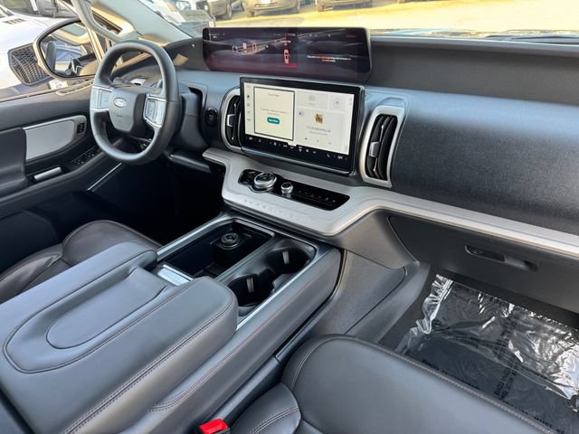 Used 2025 Ford Expedition Active AWD/4WD image 23
