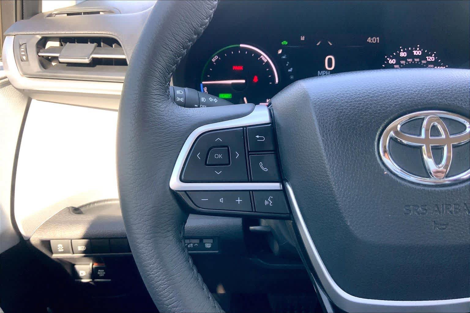Used 2025 Toyota Sienna XLE FWD image 23