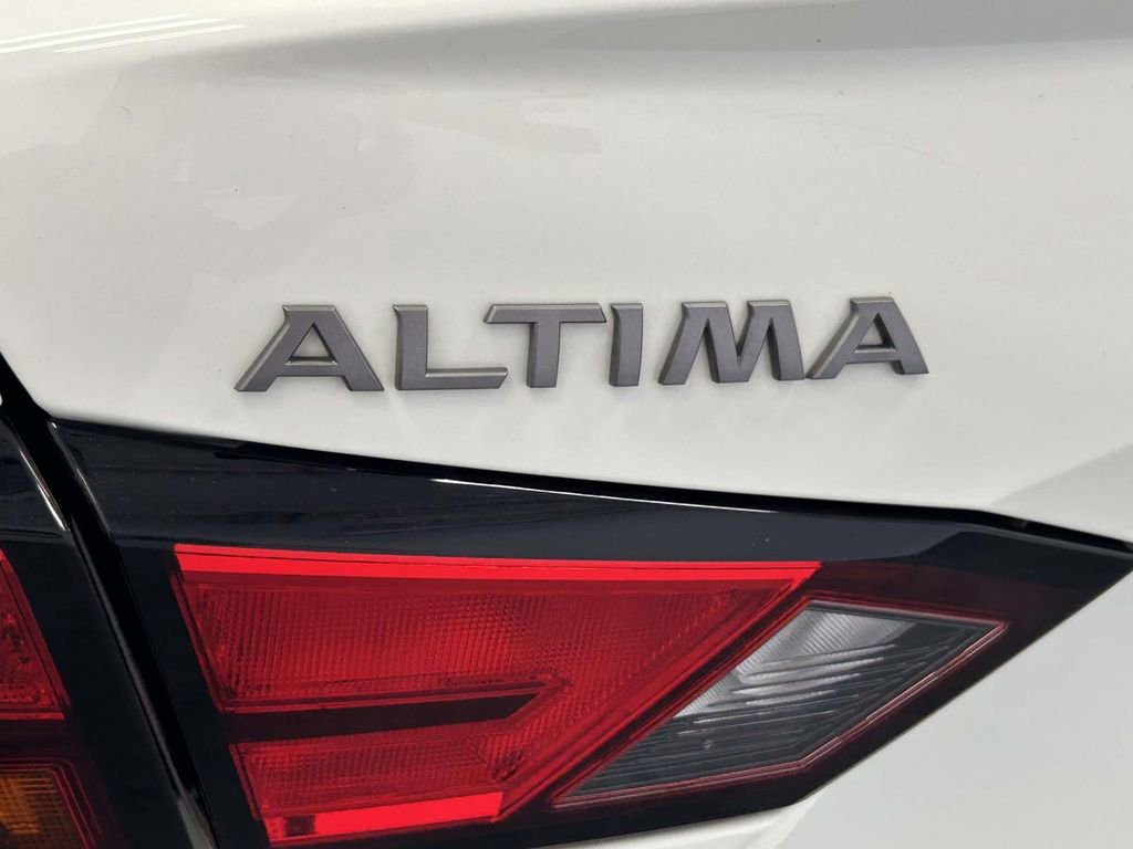 Used 2025 Nissan Altima 2.5 SV FWD image 10