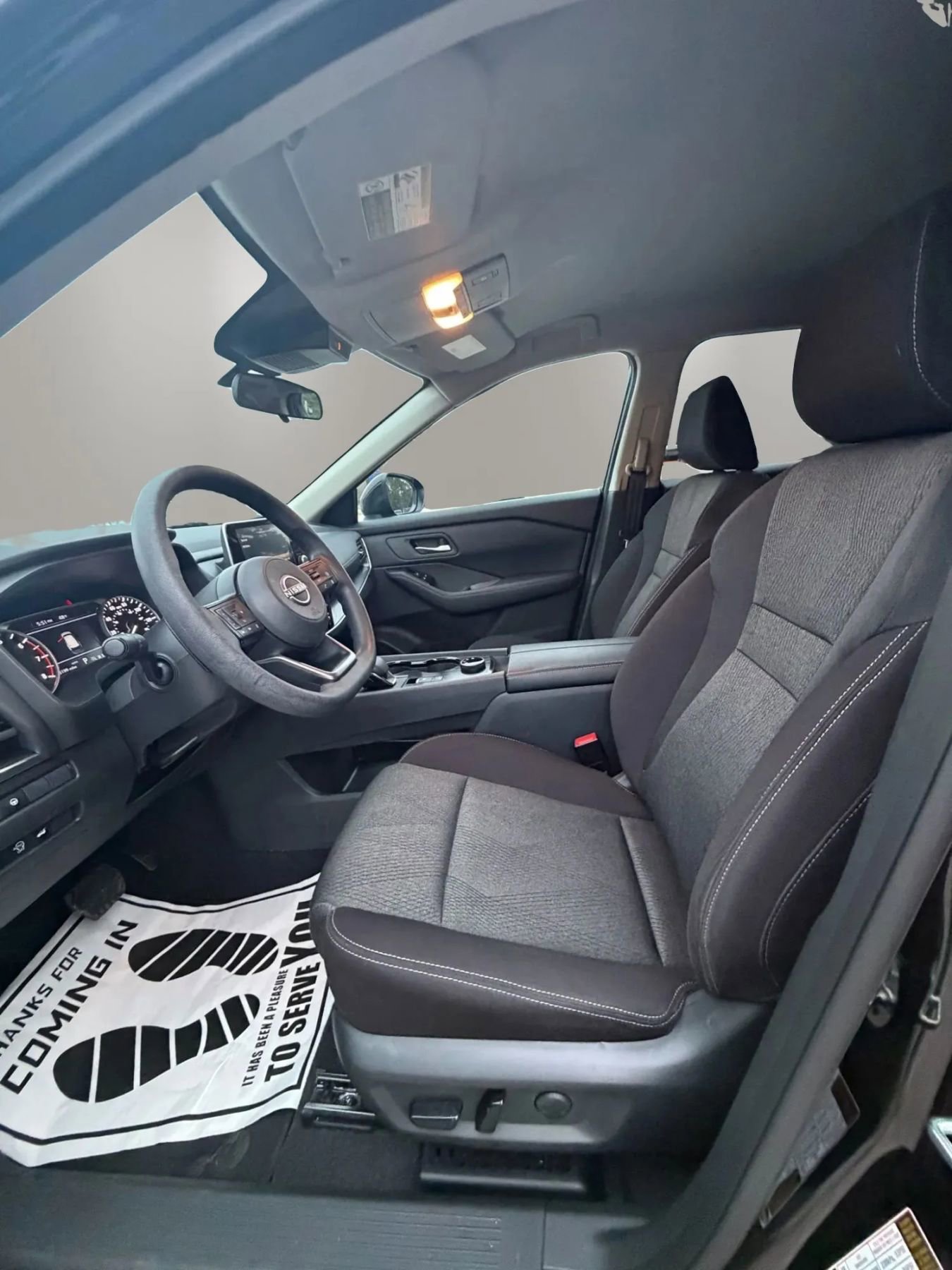 Used 2024 Nissan Rogue SV image 9