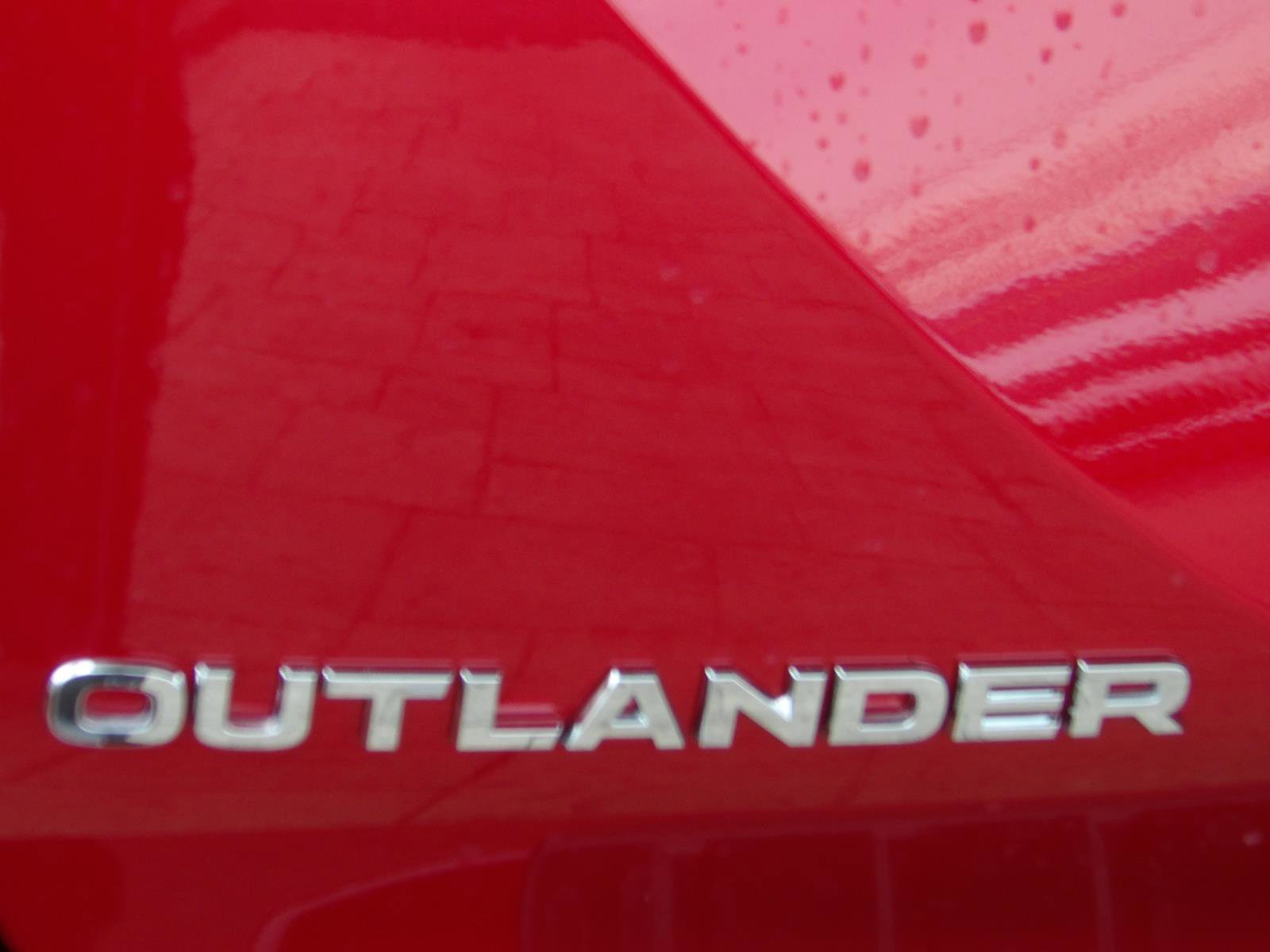 New 2026 Mitsubishi Outlander SE image 8