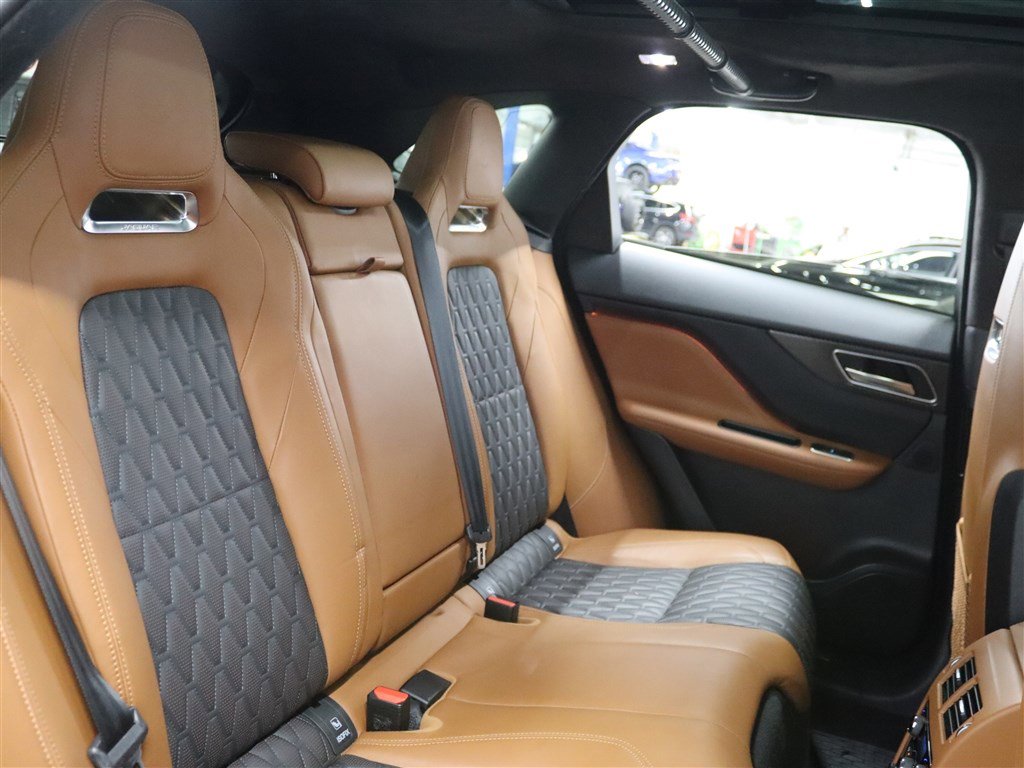 Used 2020 Jaguar F-PACE SVR image 18