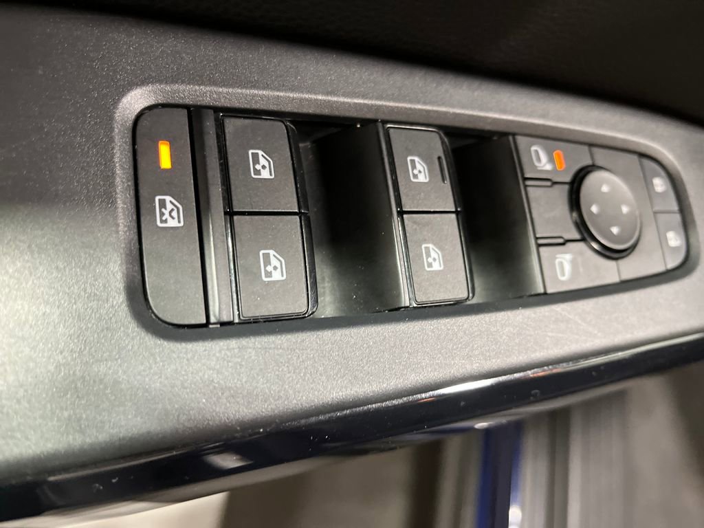 Used 2025 Nissan Pathfinder SV AWD/4WD image 12
