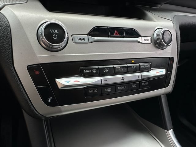 Used 2022 Ford Explorer XLT w/ Equipment Group 202A RWD image 23
