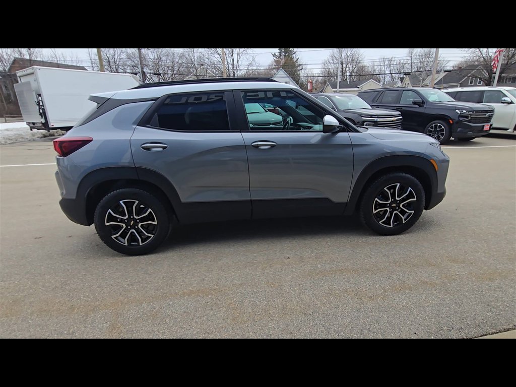 Used 2023 Chevrolet TrailBlazer ACTIV w/ Sun and Liftgate Package image 9