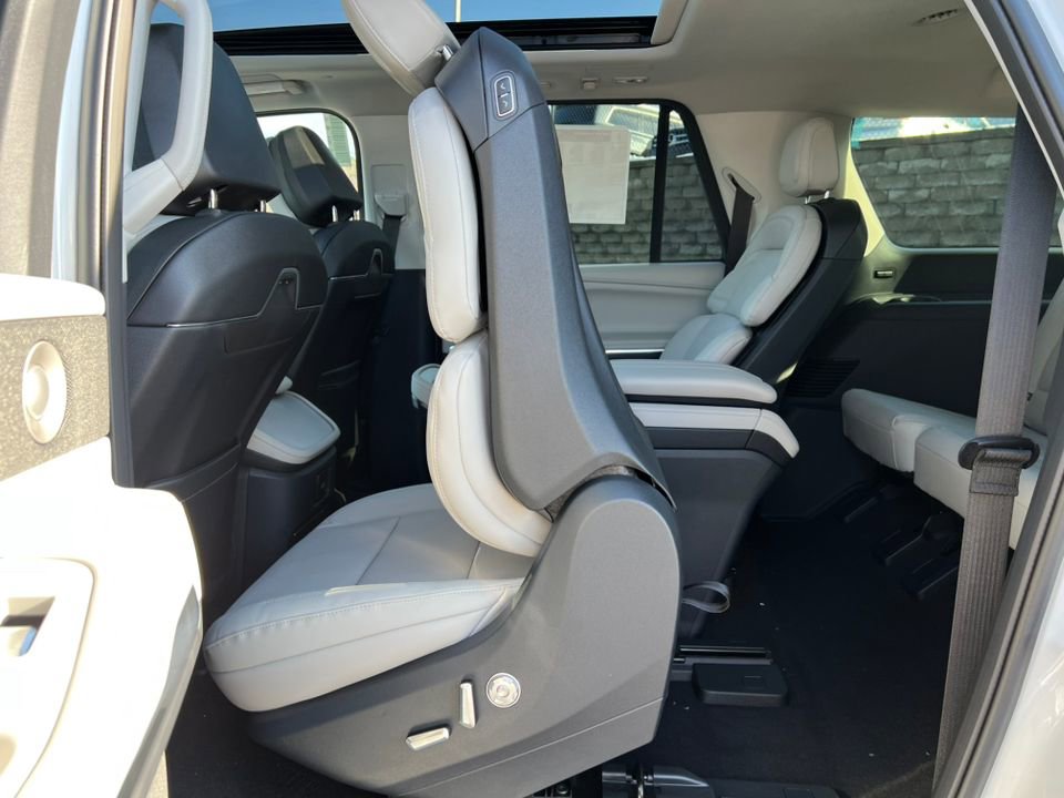 New 2026 Lincoln Navigator L Reserve w/ Jet Appearance Package image 5