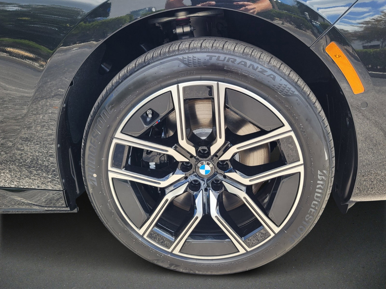 New 2026 BMW 750e xDrive w/ Executive Package image 9