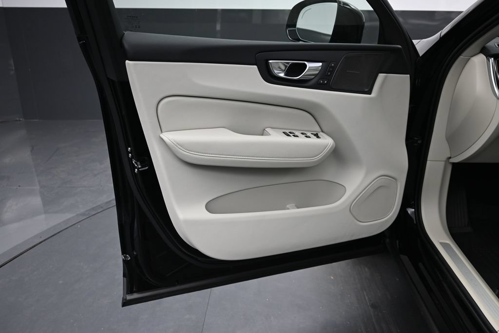 New 2027 Volvo XC60 T8 Ultra AWD/4WD image 9