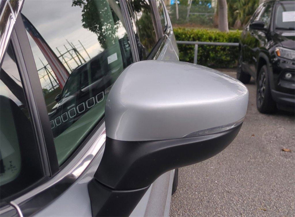 Used 2023 Chrysler Pacifica Touring-L image 12