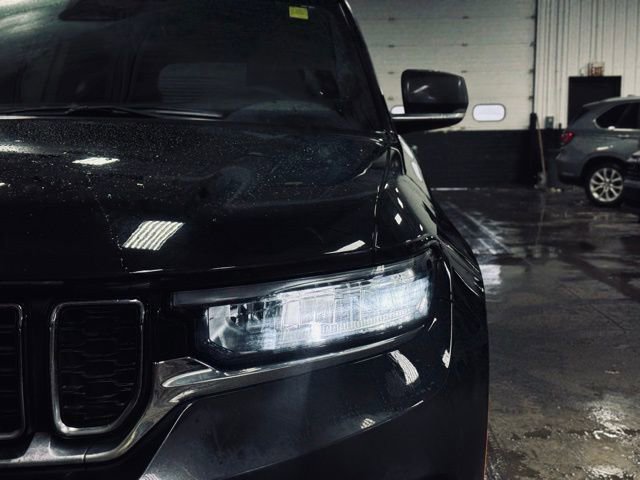 Certified 2025 Jeep Grand Cherokee Limited image 4