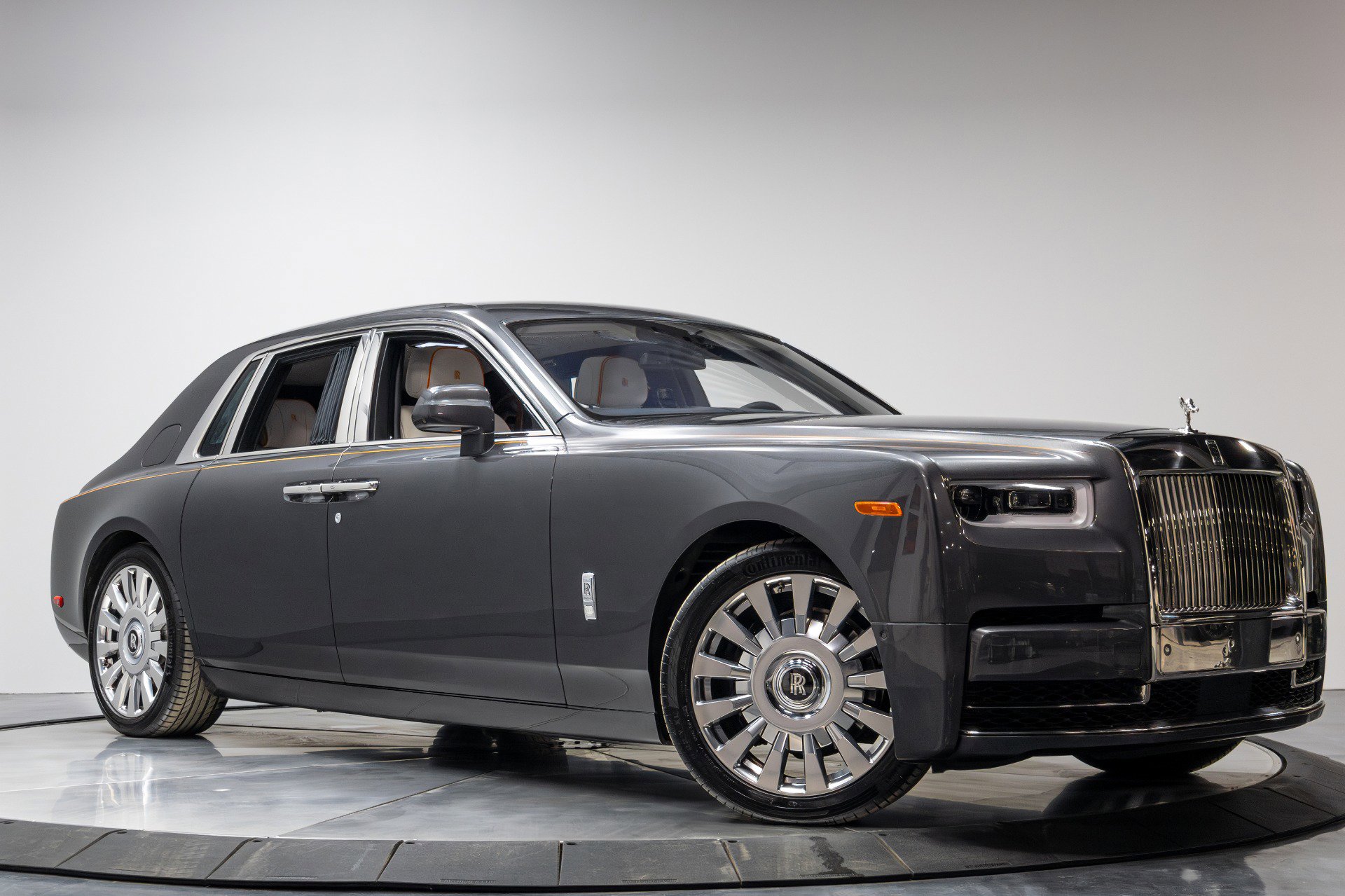Used 2019 Rolls-Royce Phantom Sedan image 64