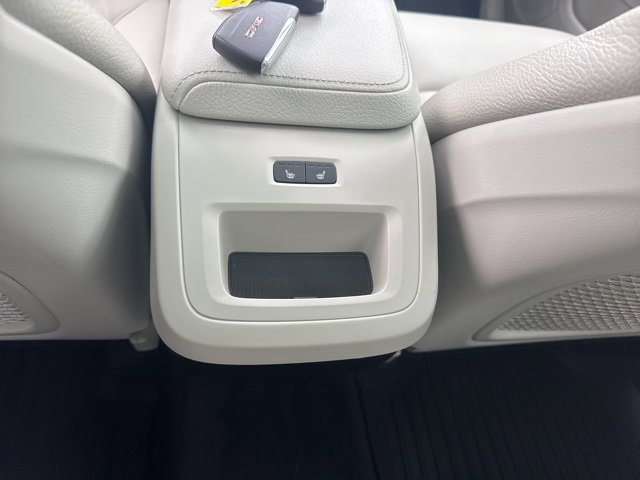 Used 2022 Volvo XC60 B5 Momentum w/ Climate Package image 33