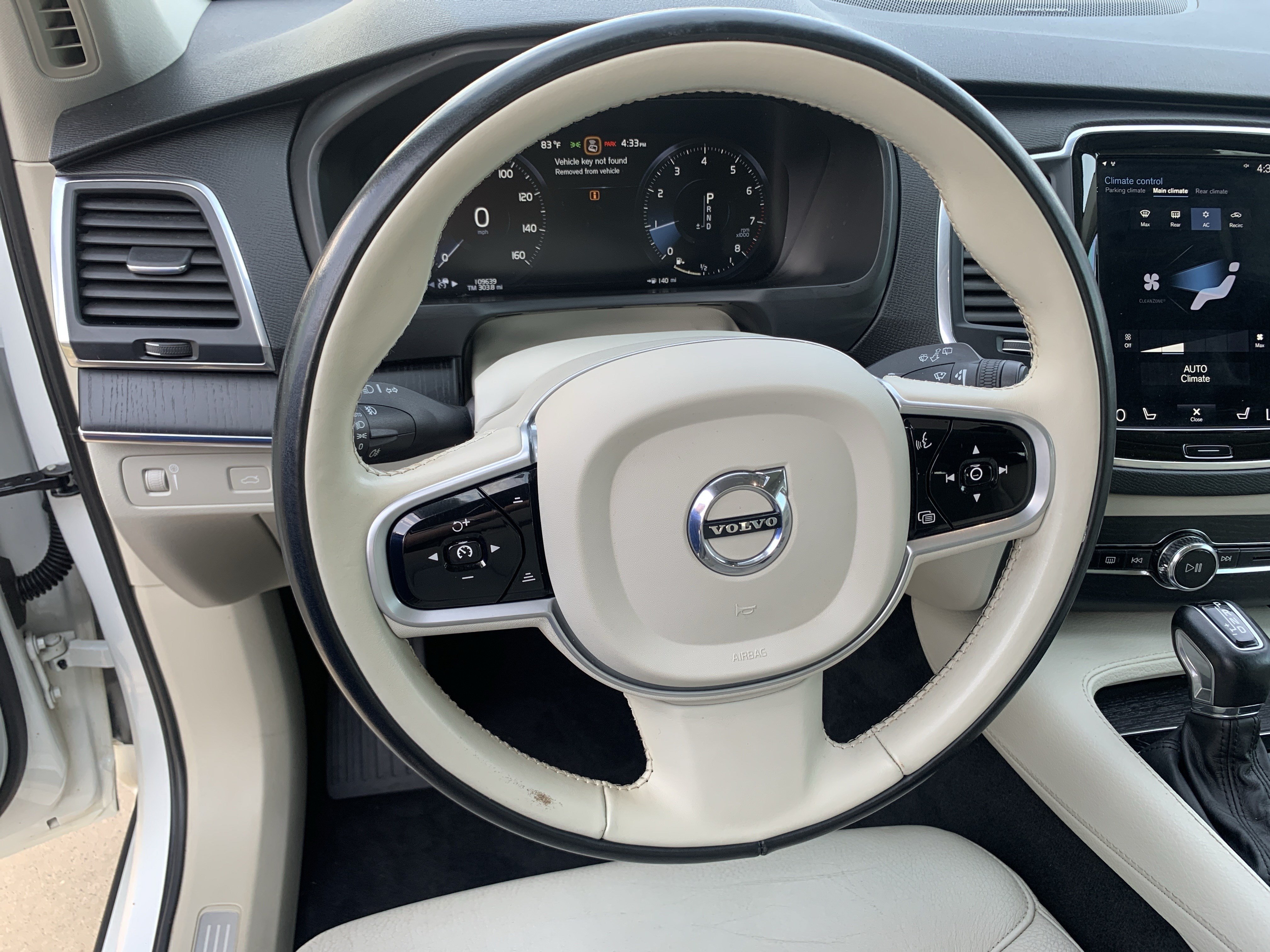 Used 2020 Volvo XC90 T6 Momentum w/ Protection Package AWD/4WD image 18