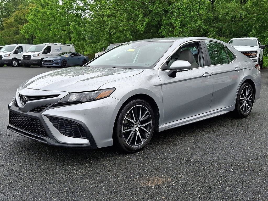 Used 2024 Toyota Camry SE AWD/4WD image 3