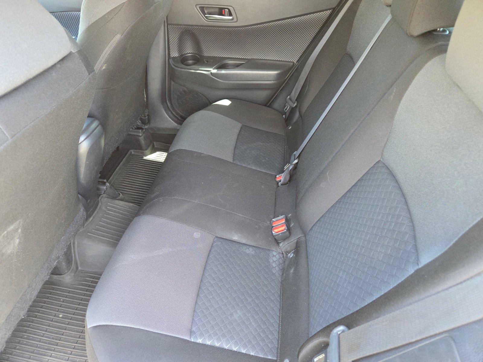 Used 2020 Toyota C-HR LE FWD image 18