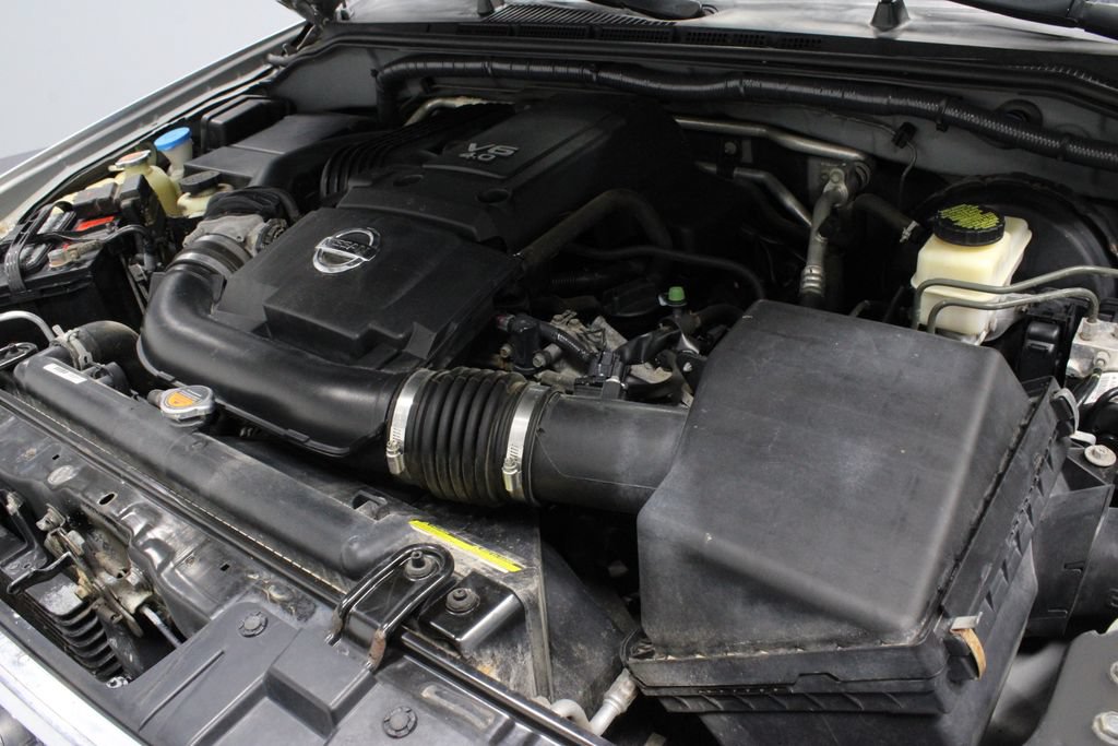 Used 2015 Nissan Frontier SV w/ SV Value Truck Package AWD/4WD image 15