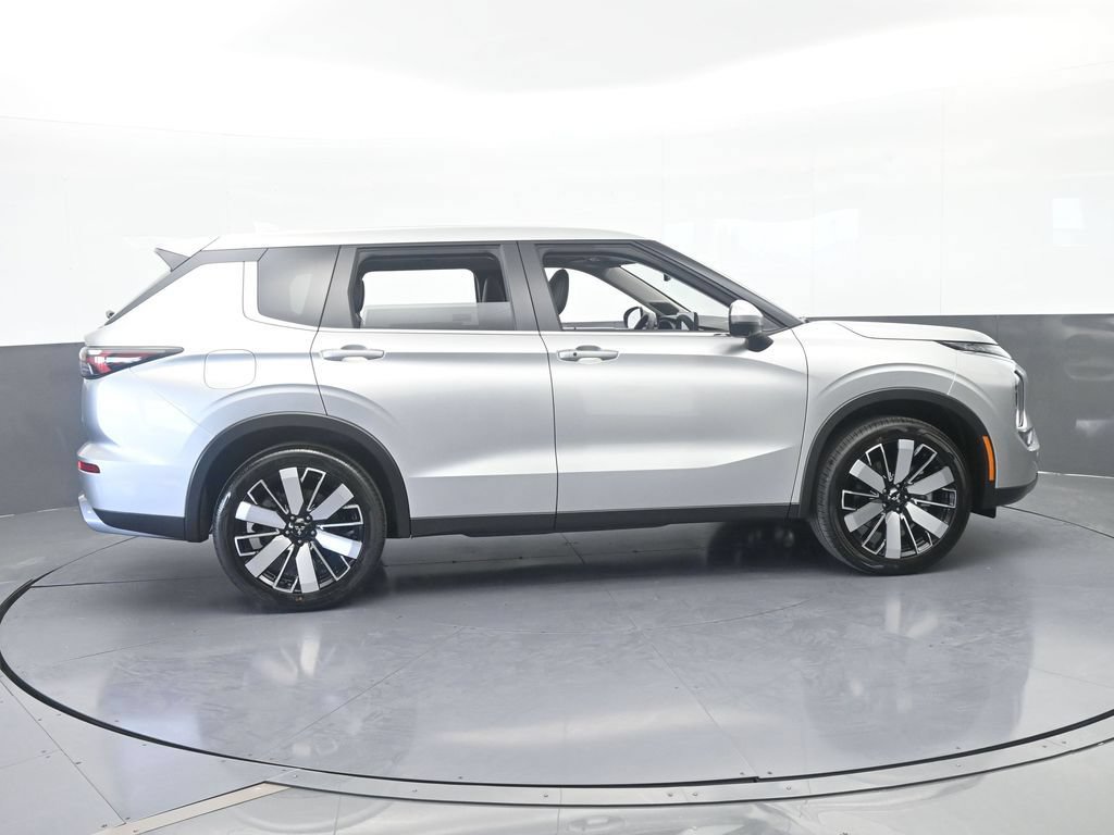 New 2026 Mitsubishi Outlander SE FWD image 7