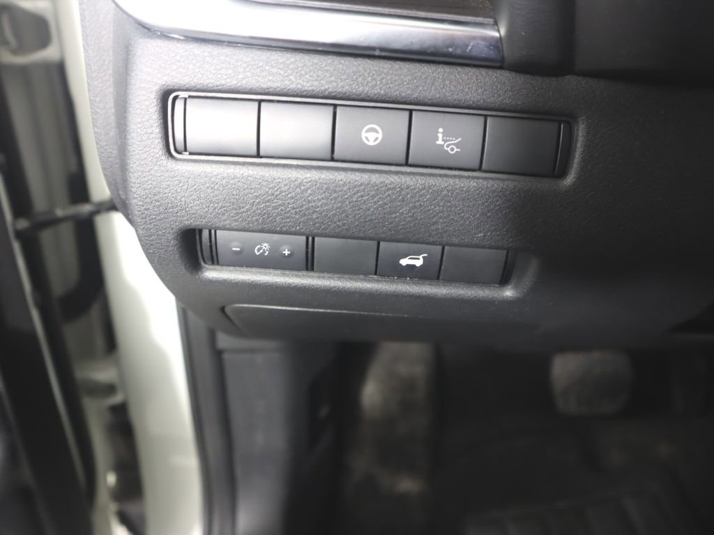 Used 2021 Nissan Rogue Platinum AWD/4WD image 19