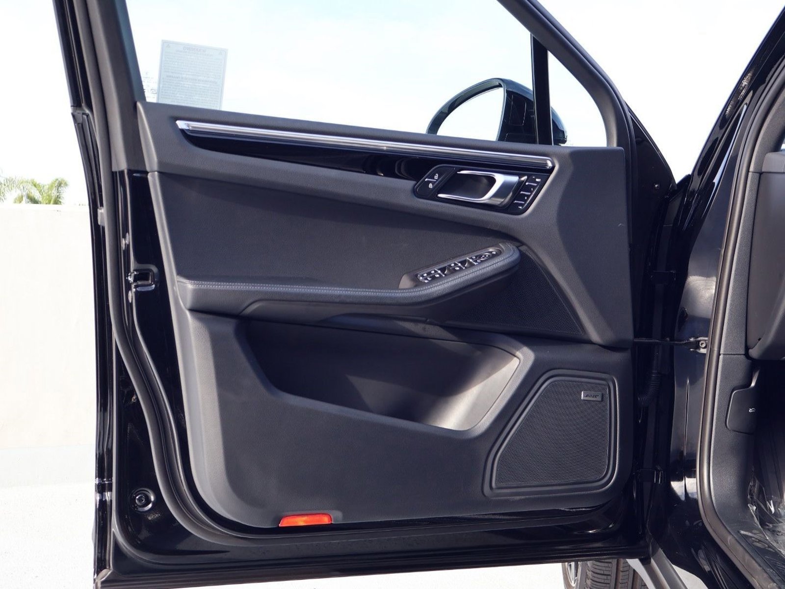 Certified 2025 Porsche Macan image 13