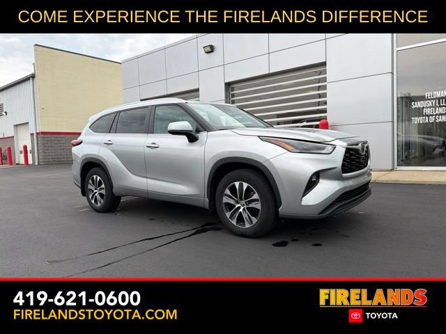 Used 2023 Toyota Highlander XLE FWD image 1