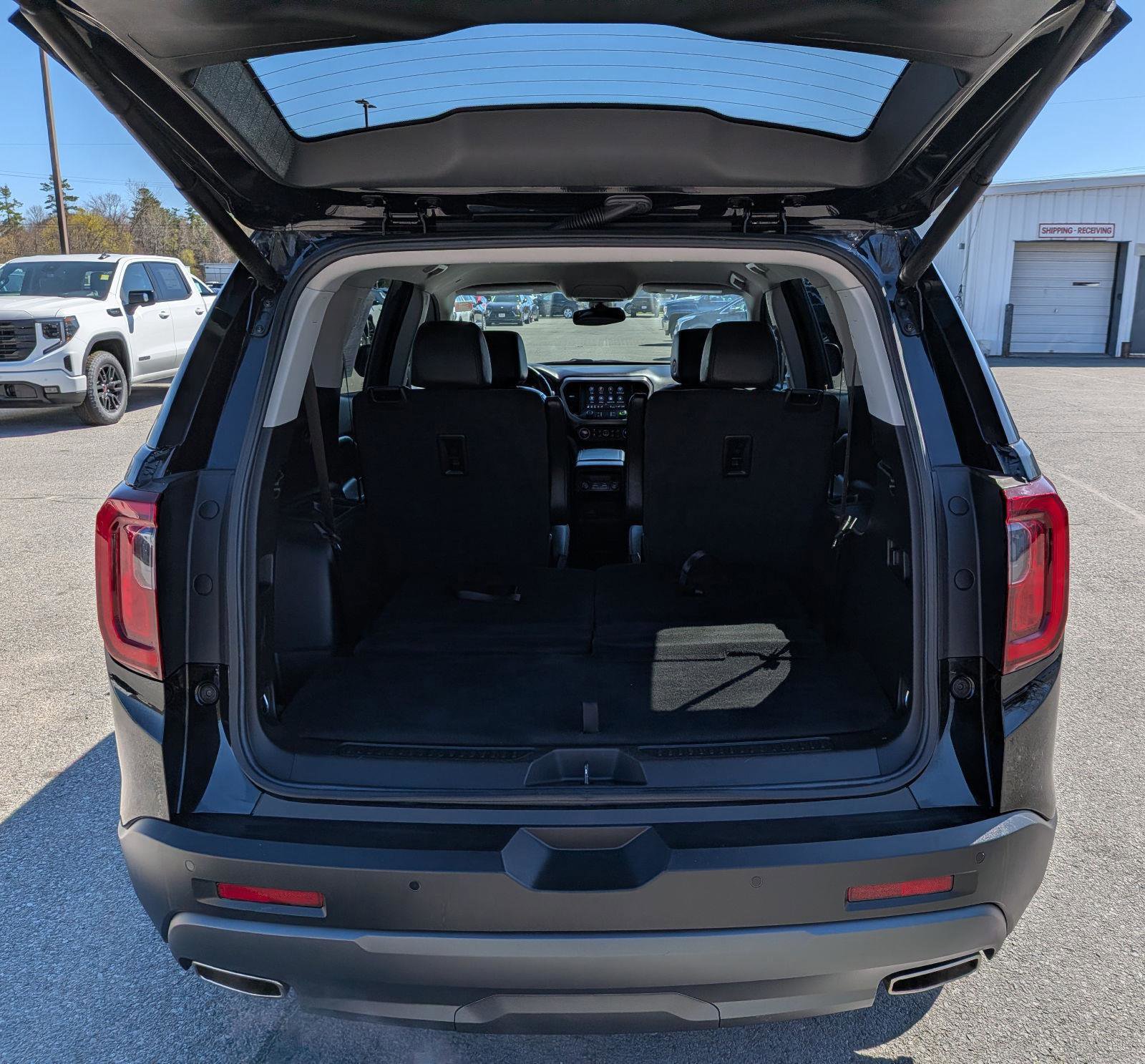 Used 2023 GMC Acadia AT4 w/ Preferred Package AWD/4WD image 11