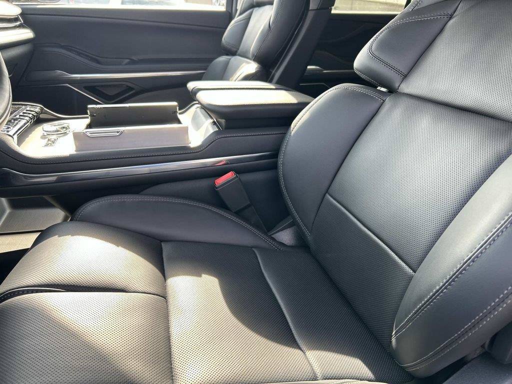 New 2026 Lincoln Navigator L Premier AWD/4WD image 18