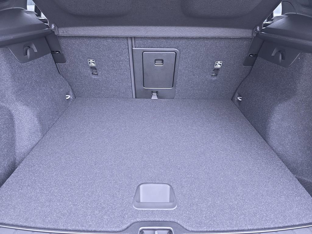 New 2026 Volvo XC40 B5 Core w/ Protection Package image 12