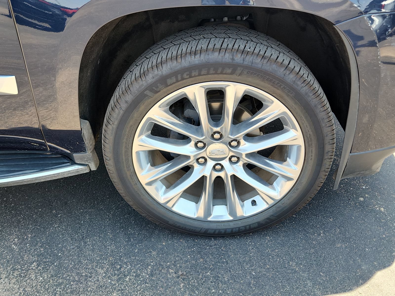 Used 2020 Cadillac Escalade Luxury AWD/4WD image 7